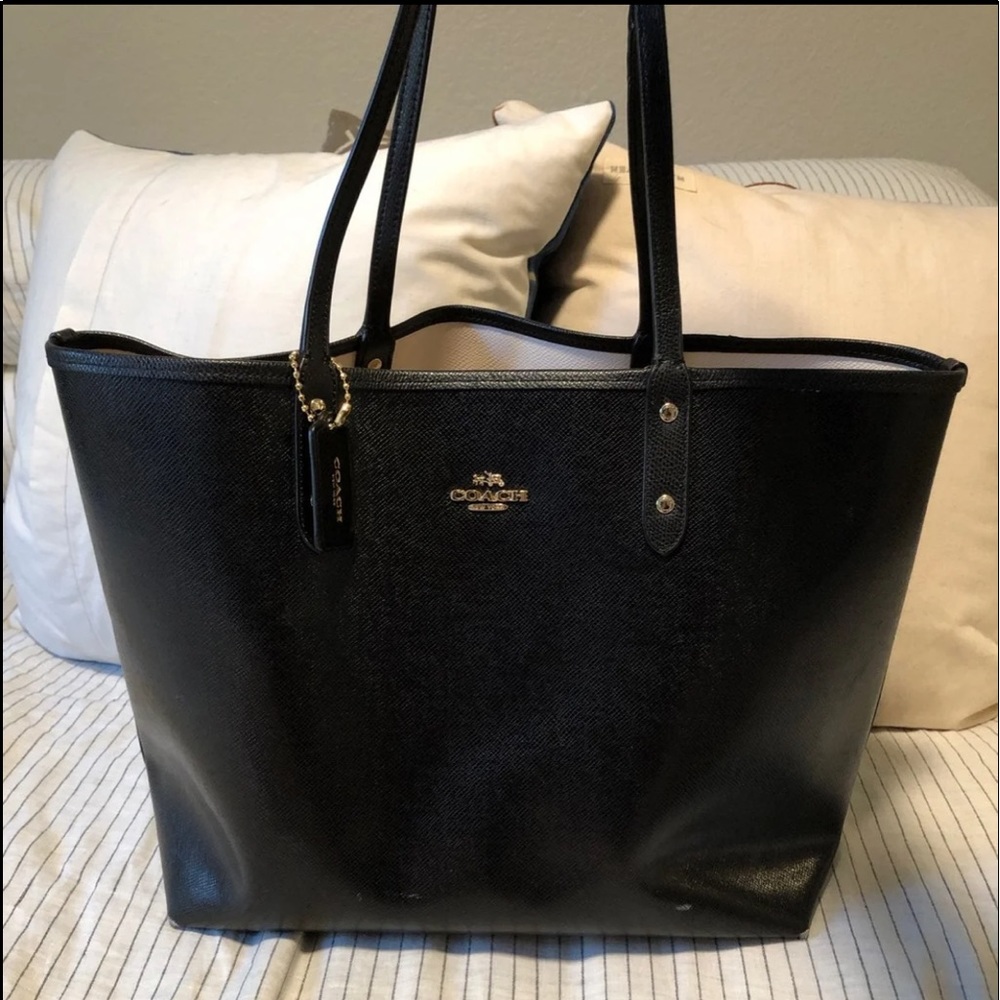 Large reversible coach tote